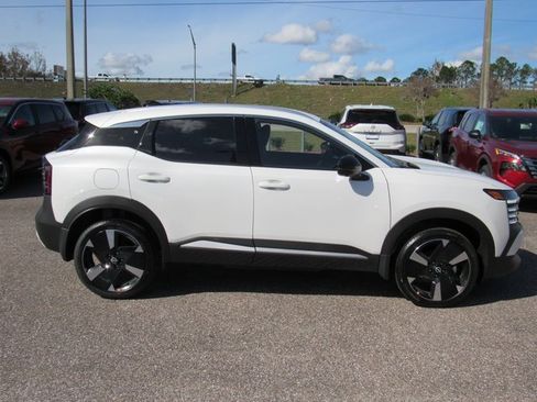 New 2026 Nissan Kicks SR image 2