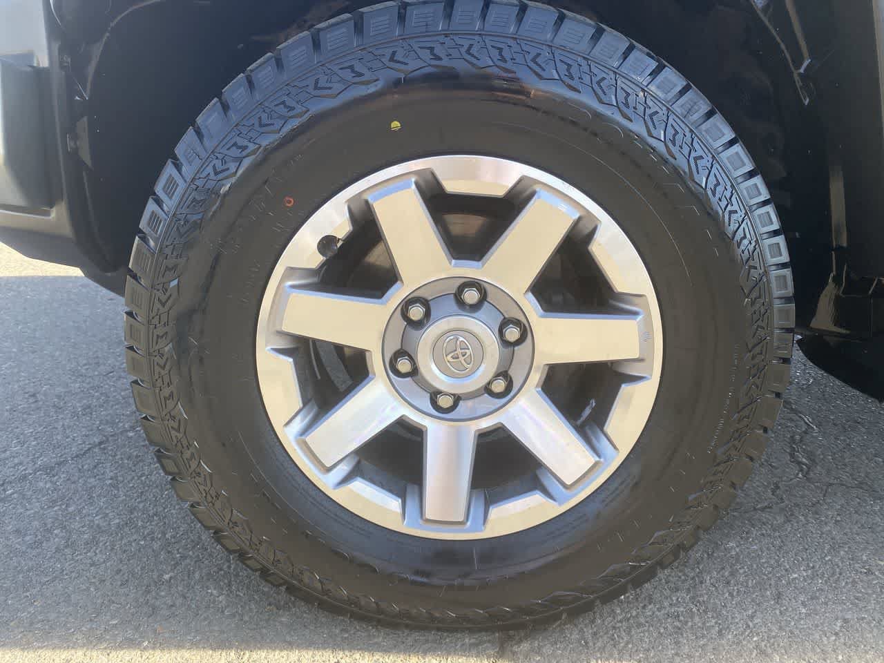 Used 2014 Toyota FJ Cruiser 4WD w/ Upgrade Package image 10