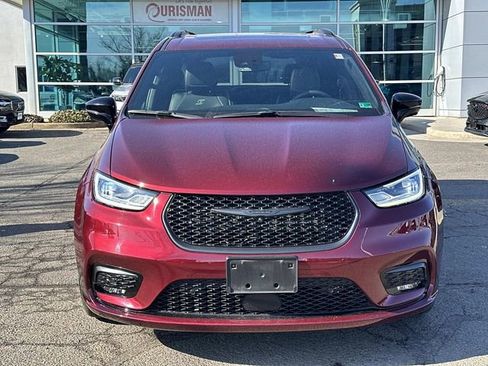 Used 2023 Chrysler Pacifica Limited w/ S Appearance Package image 6