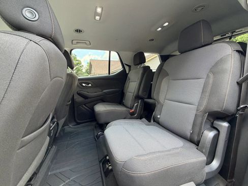 Used 2020 Chevrolet Traverse LT w/ LPO, Blackout Package FWD image 19