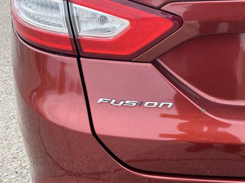Used 2014 Ford Fusion SE FWD image 9