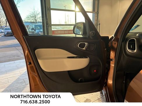 Used 2018 FIAT 500L Trekking w/ Urbana Appearance Package image 25