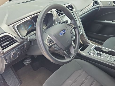 Used 2020 Ford Fusion SE image 10