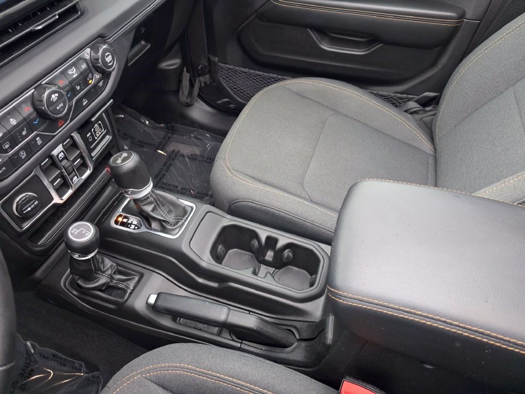 Used 2026 Jeep Wrangler Unlimited Sahara AWD/4WD image 23
