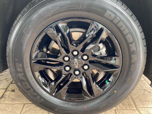Used 2023 Chevrolet Traverse LS w/ Midnight/Sport Edition FWD image 10