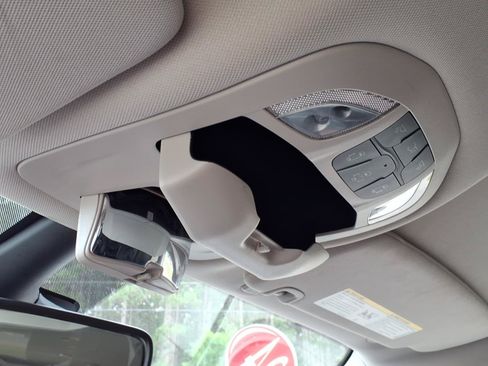 Used 2024 Chrysler Pacifica Touring-L FWD image 19