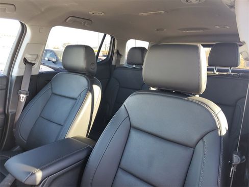 Used 2023 GMC Acadia SLT w/ Preferred Package image 12