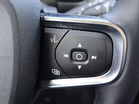 Used 2025 Volvo XC40 B5 Core image 21