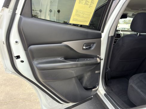 Used 2021 Nissan Murano SV FWD image 18