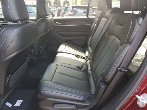 New 2025 Jeep Grand Cherokee L Limited w/ Black Appearance Package AWD/4WD image 15