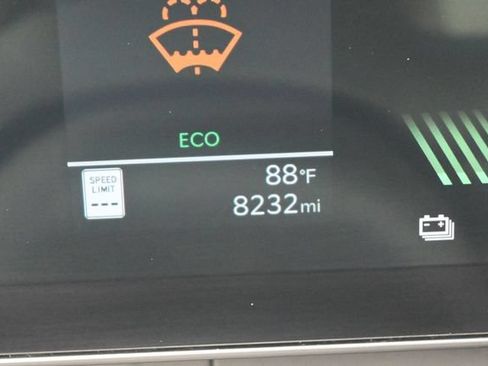 Used 2025 Kia Carnival EX FWD image 4