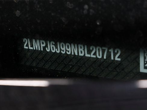 Used 2022 Lincoln Nautilus FWD w/ Premium Package image 36