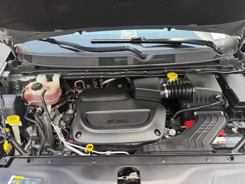 Used 2021 Chrysler Pacifica Touring-L FWD image 35