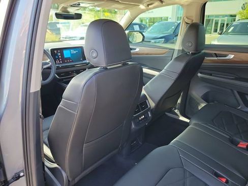 New 2026 Volkswagen Atlas SE FWD image 9