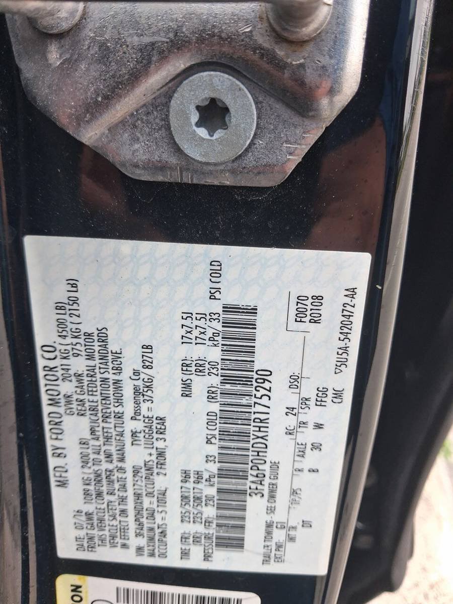 Used 2017 Ford Fusion SE w/ Fusion SE Technology Package FWD image 12