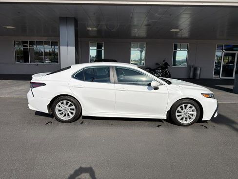 Used 2024 Toyota Camry SE FWD image 7