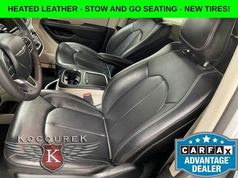 Used 2024 Chrysler Pacifica Touring-L FWD image 12