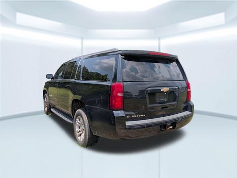 Used 2018 Chevrolet Suburban LT RWD image 2
