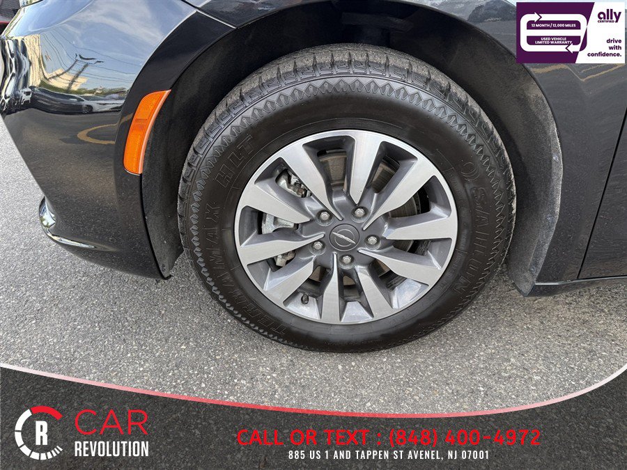 Used 2024 Chrysler Pacifica Limited FWD image 11