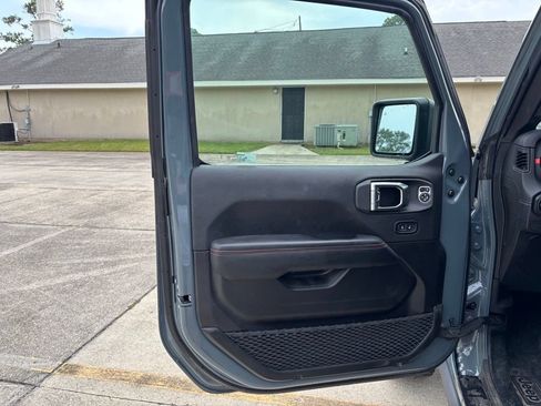 Used 2025 Jeep Gladiator Rubicon AWD/4WD image 10