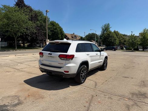 Used 2017 Jeep Grand Cherokee Trailhawk AWD/4WD image 7
