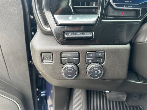 Used 2022 Chevrolet Silverado 1500 LTZ w/ Technology Package AWD/4WD image 12