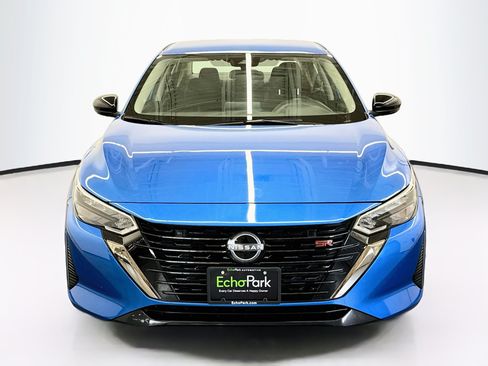 Used 2025 Nissan Sentra SR FWD image 2
