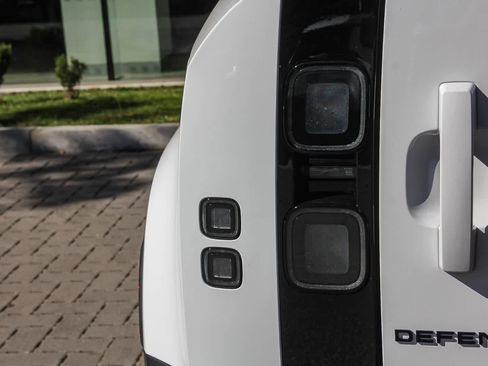 New 2026 Land Rover Defender 110 S image 7