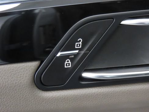 Certified 2026 Porsche Macan AWD/4WD image 37