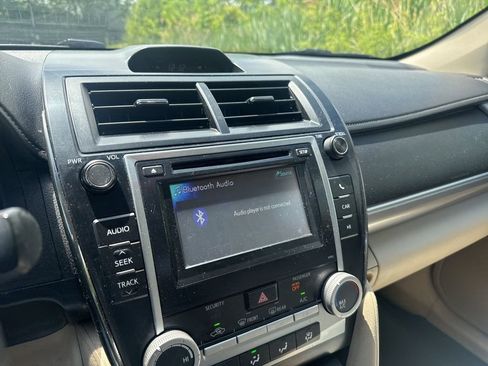 Used 2012 Toyota Camry LE FWD image 13