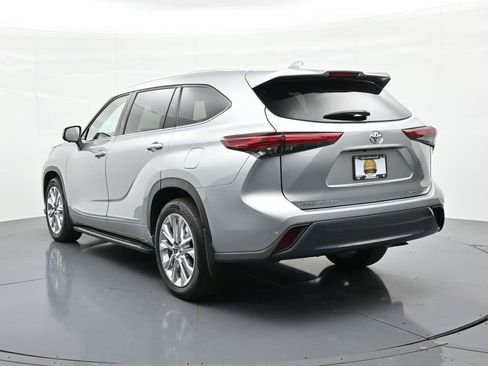 Used 2023 Toyota Highlander Limited AWD/4WD image 8