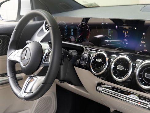 Used 2026 Mercedes-Benz GLA 250 image 29