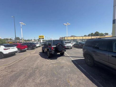 Used 2025 Jeep Wrangler Unlimited Sahara AWD/4WD image 16