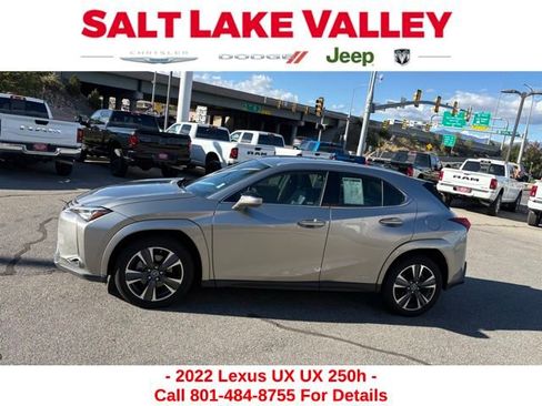 Used 2022 Lexus UX 250h w/ Premium Package image 4