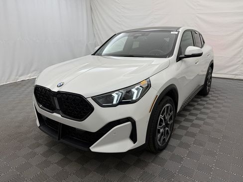 Used 2025 BMW X2 xDrive28i image 2