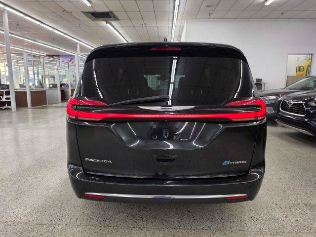 Used 2023 Chrysler Pacifica Limited FWD image 5