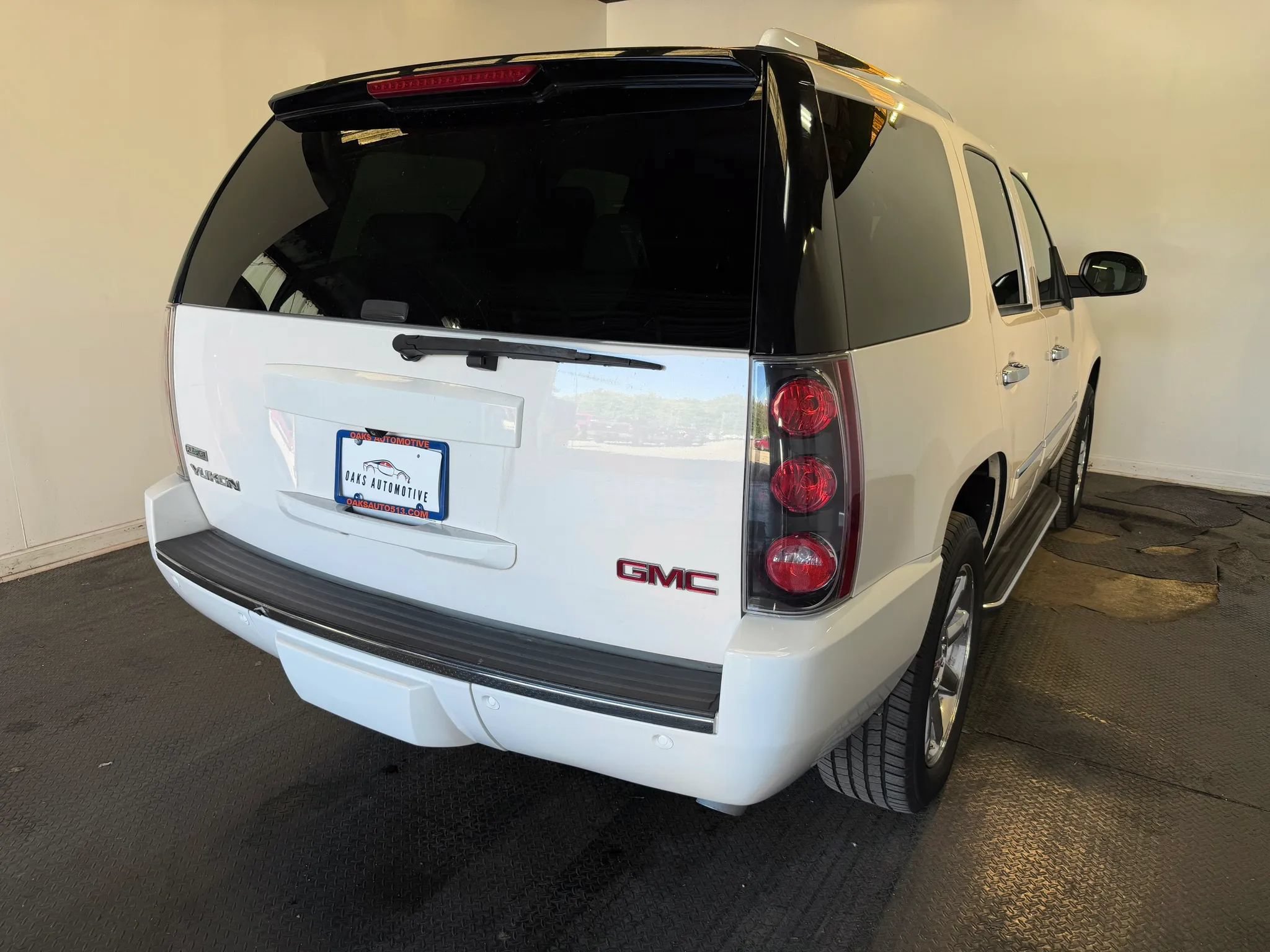 Used 2012 GMC Yukon Denali AWD/4WD image 7