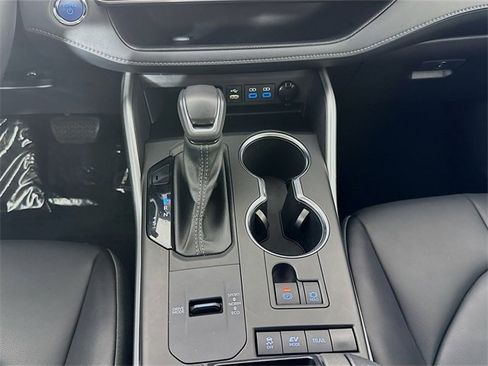 Used 2022 Toyota Highlander XLE image 26