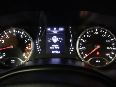 Used 2019 Jeep Renegade Altitude w/ Quick Order Package 2XM AWD/4WD image 11