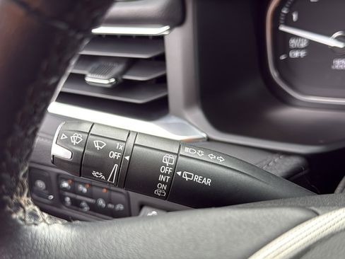 Used 2021 GMC Yukon Denali w/ Denali Premium Package image 15