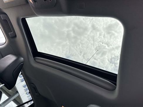 Used 2022 Toyota Highlander XLE FWD image 20