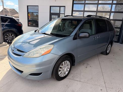 Used 2006 Toyota Sienna CE image 3