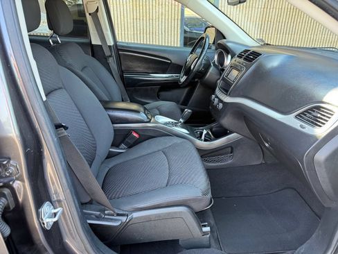 Used 2018 Dodge Journey SE w/ Connectivity Group FWD image 18