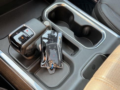 Used 2023 Chevrolet Silverado 1500 High Country w/ Technology Package AWD/4WD image 35
