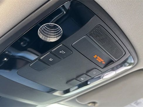 Used 2024 Kia Carnival LX image 25