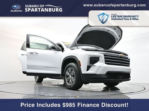 Used 2024 Chevrolet Traverse LT image 33