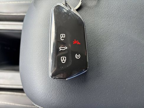 Used 2026 Volkswagen Tiguan SE AWD/4WD image 27