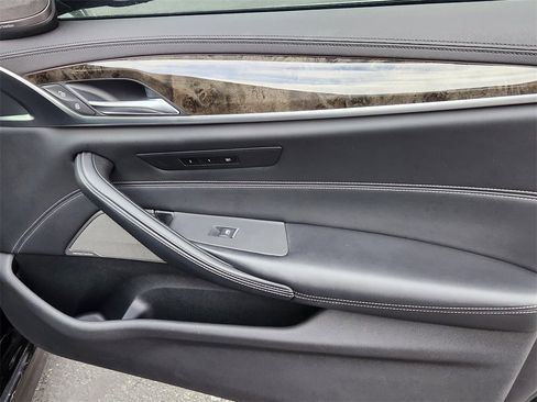 Used 2020 BMW M550i xDrive w/ Executive Package image 16