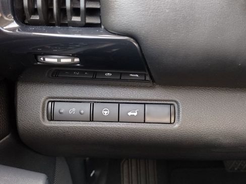 Used 2025 Nissan Pathfinder SV FWD image 26
