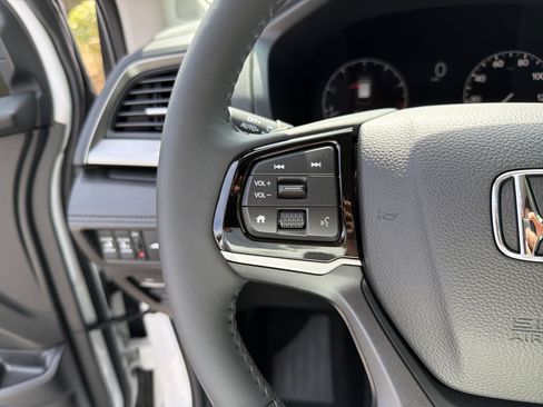 Used 2025 Honda Odyssey EX-L image 11